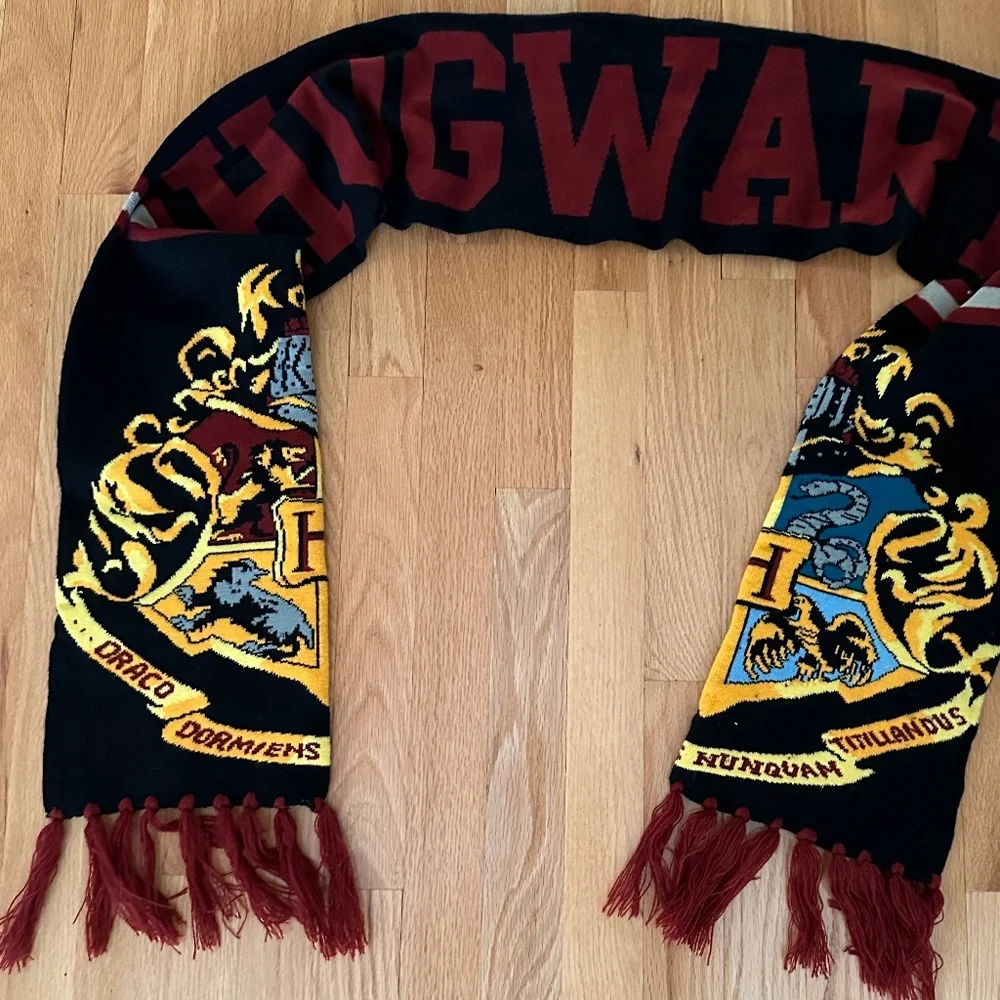 Harry Potter Hogwarts Crest Knit Scarf with Tassels
